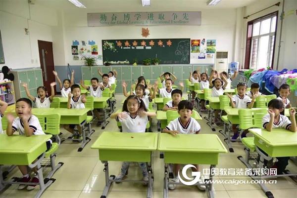 课桌椅悄悄变样 映射教育理念的革新