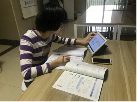 特殊时期的集体备课，看佛山三中初中部的老师如何减负增效