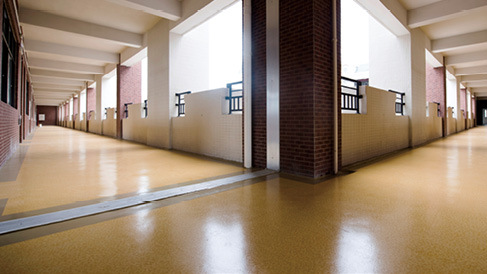 广东华立中英文学校采用弹性橡胶地坪改造运动场