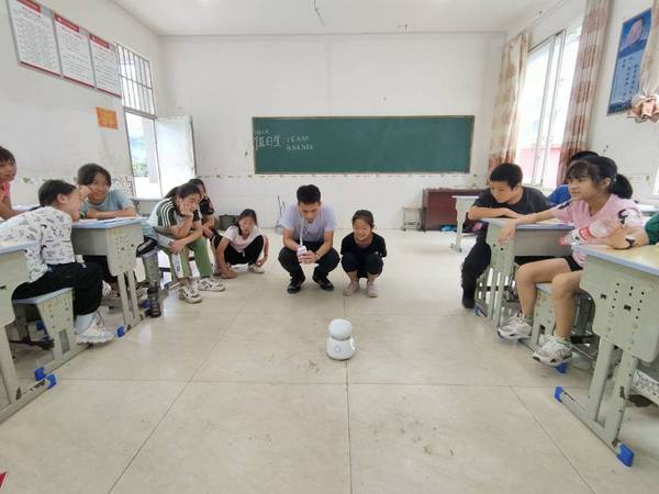 让科技之风吹进山区——武汉工程科技学院学生到贵州省赤水市开展支教活动