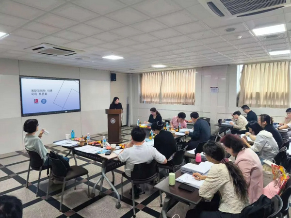 EDUTECH 2025｜友万首次国际计量经济交流落地