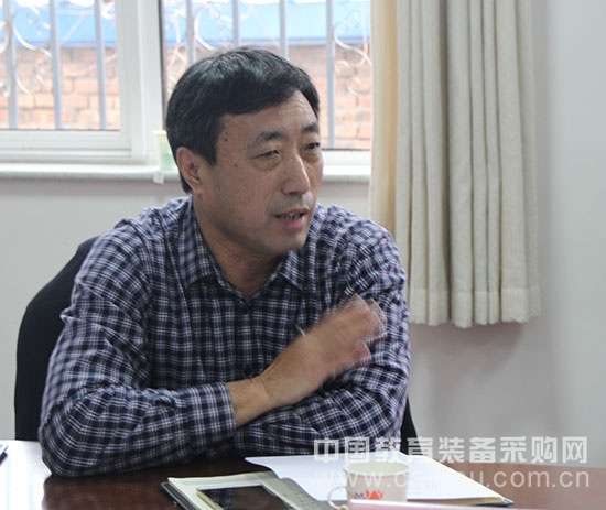 海淀区学校后勤管理研究会常务理事会召开