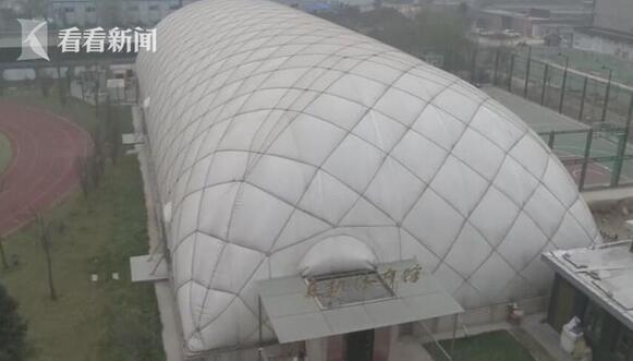 石家庄一小学建防霾神器 雾霾天享受运动