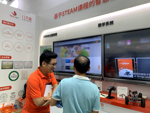 八爪魚教育攜學校創客課程，現身西北教育裝備博覽會