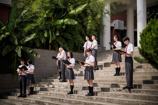 开学季在即 校服已成教育理念载体