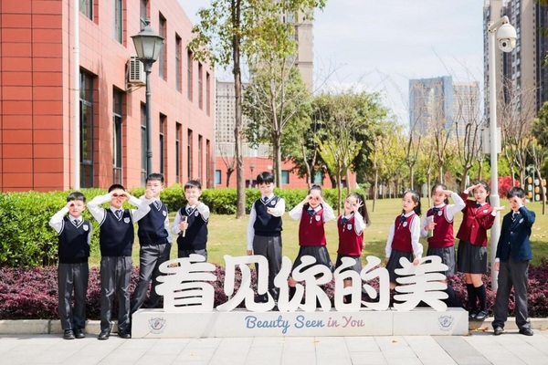 毕业季，校服美育价值在这一刻具象化了