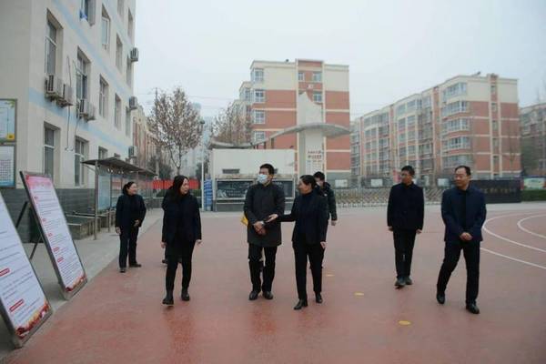 运城市智慧教育示范区融合应用项目专家团莅临海仓学校调研指导