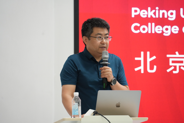 北大高毅勤教授到訪溫州慧中公學 探討人工智能跨學科應用前沿