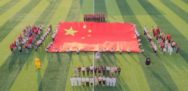 上海這所高校將愛國主義教育與上海紅色文化融入迎新報到日