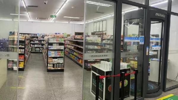 數字新零售賦能智慧校園，UGOHOUS白加黑智能店成為打卡地！