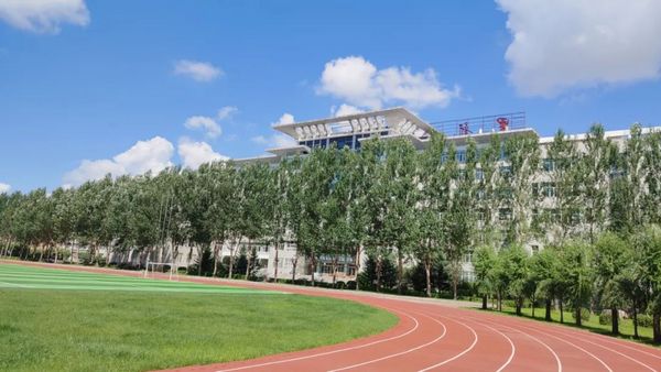 黑龙江工商学院：多功能体育场馆，让你变更好！