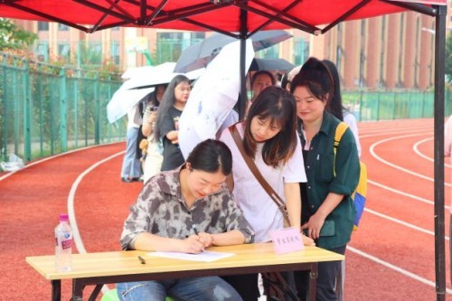 貴州財經大學商務學院：千余就業崗位助力畢業生順利就業