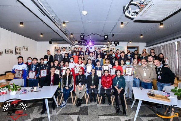中国首个青少年无人车俱乐部正式启动