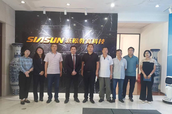 遼寧科技學院副校長羅旭東一行赴沈陽中德新松教育科技集團有限公司走訪調研