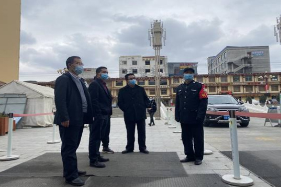 1666060394204400.jpg 甘肅民族師范學院副校長敏賢麟督查學校重點部位人員值班情況