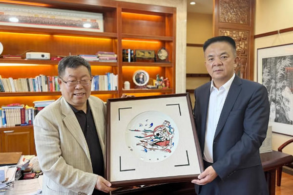 河西學院黨委書記梁兆光專程赴大連化物所看望李燦院士