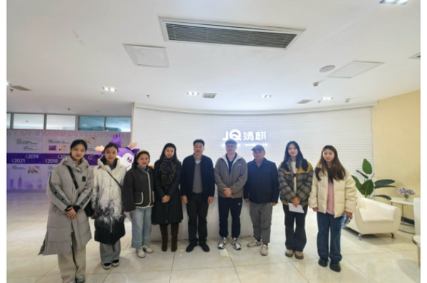 豫章師范學院書記趙恒伯一行赴婧麒服飾有限公司開展訪企拓崗工作