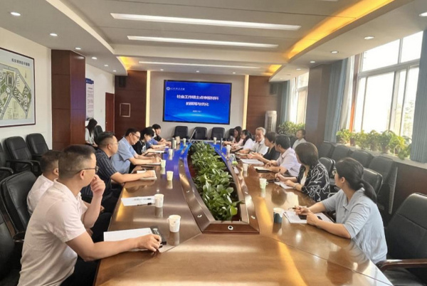 中國社會工作教育協會常務理事聞英教授指導河南城建學院社會工作專業碩士點建設
