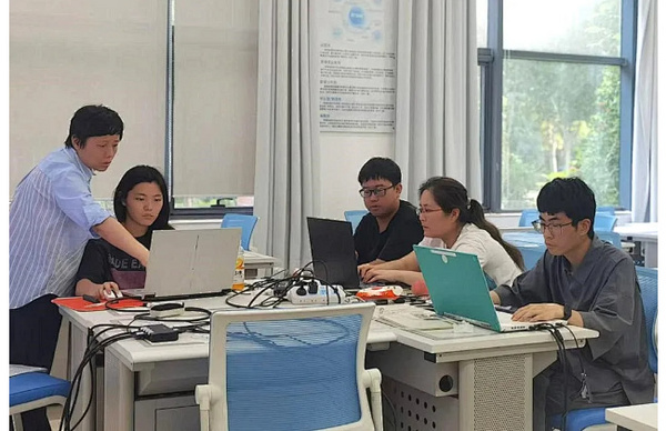 30℃气温VS100℃干劲！北京科技职业大学师生暑期奋进步履不停！