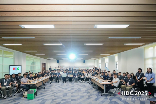 智联物理世界 共创智能未来 | 物理智能产学研协同创新实践圆桌会议圆满落幕