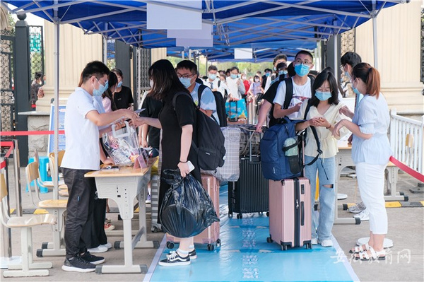 安慶師范大學喜迎2021級新同學