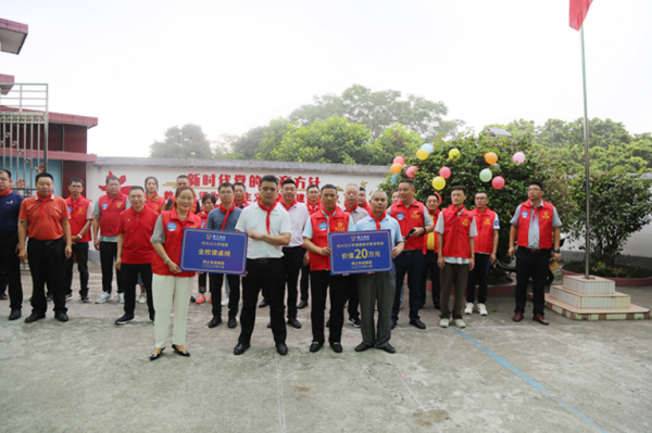 爱心助学，情暖“六一”丨博士有成对岑溪市大公小学捐资助学