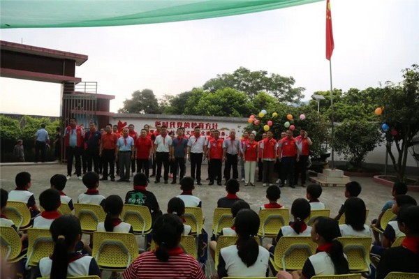 愛心助學，情暖“六一”丨博士有成對岑溪市大公小學捐資助學
