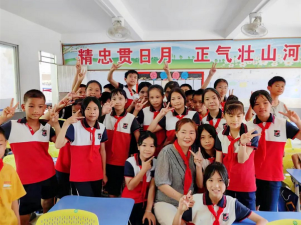愛心助學，情暖“六一”丨博士有成對岑溪市大公小學捐資助學