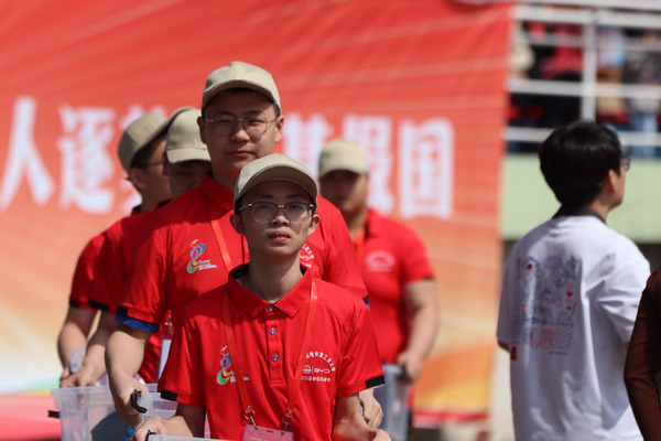 卓越尖兵 青春擔當 領跑未來 哈工大第59屆田徑運動會舉行