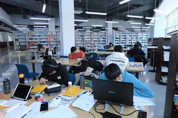 哈爾濱工業大學校領導檢查開學準備工作
