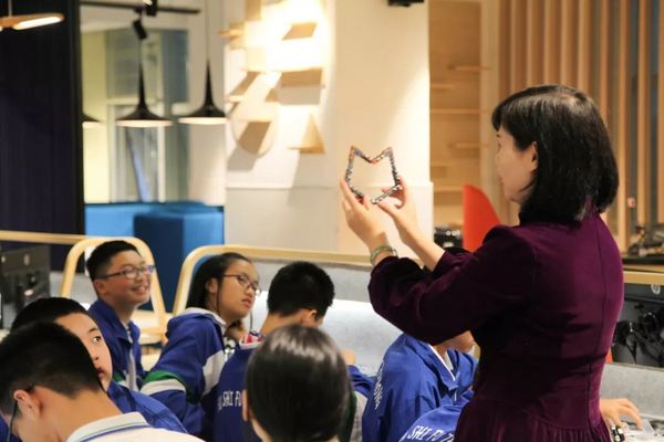 華南師范大學附屬中學STEAM創客教室第一課