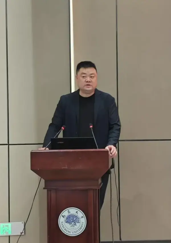 第二届全国高校体育产业高峰论坛成功举办