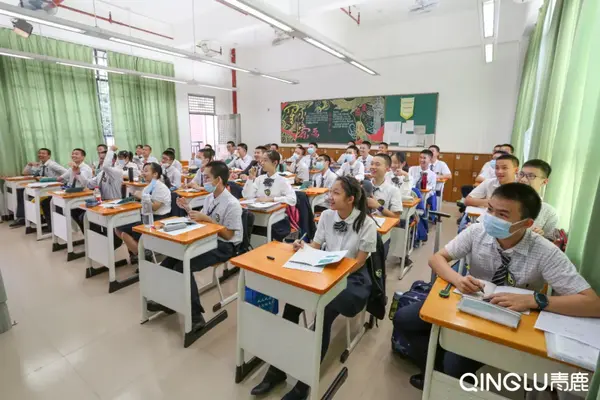 青小鹿“智慧紙筆”走進華附校園，24個班九大學科全應用！
