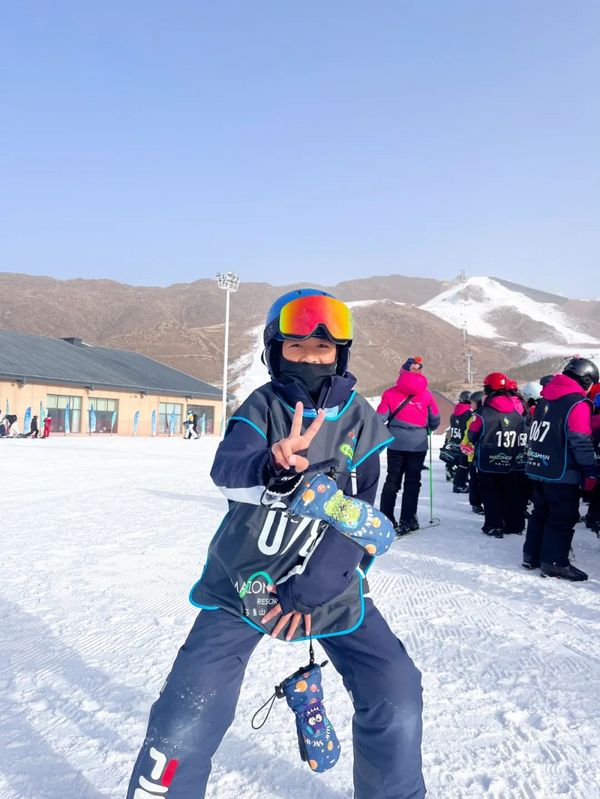 冰雪运动进校园 | 一起走进呼和浩特市中小学滑雪研学实践活动